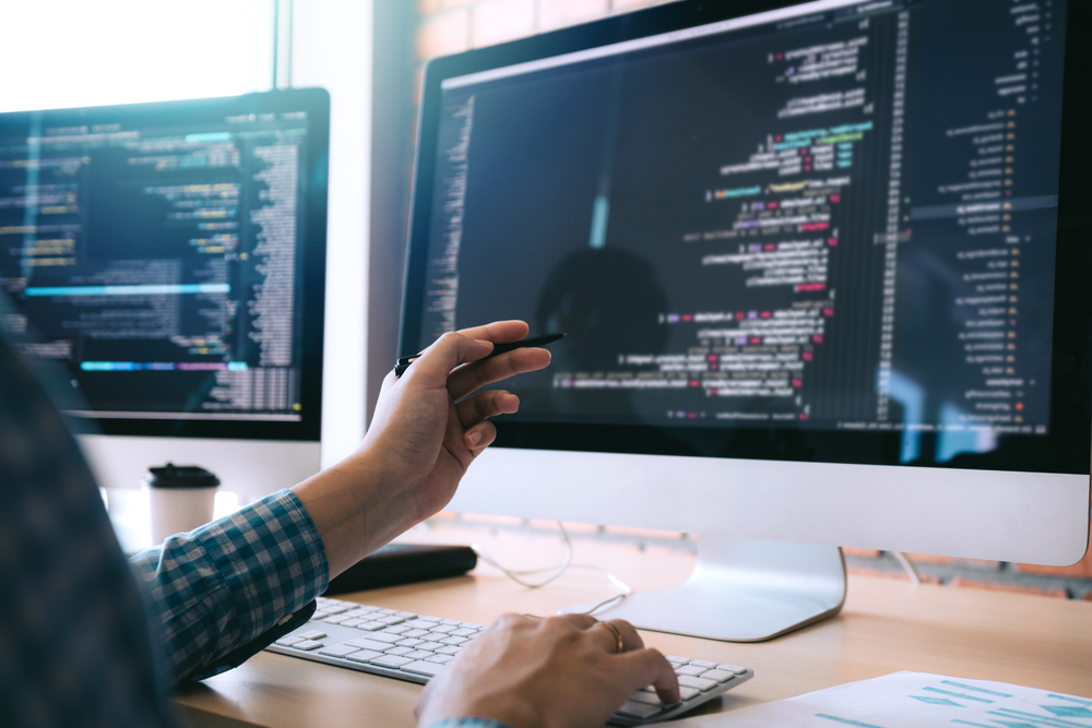 瞬息萬變的世界與永恒的分析 軟件開發者、點亮的屏幕和不朽的對話